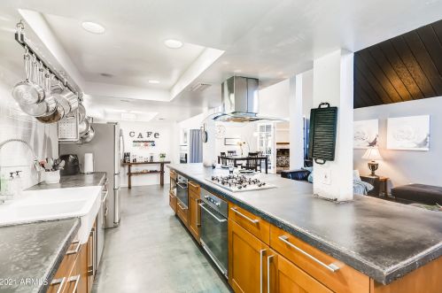 3001 Clinton St, Phoenix AZ 85029-4235 exterior