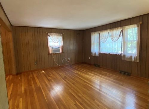 85 Leaf Ln, East Bridgewater MA 02333-1615 exterior