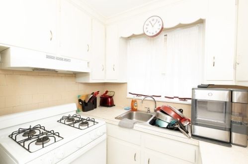 555 Broadway, Fall River MA 02724-2940 exterior