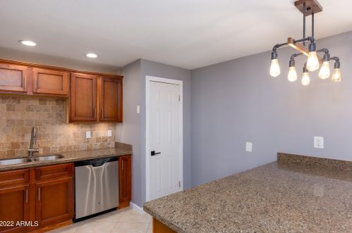 13222 37 Pl, Phoenix AZ 85050-8309 exterior