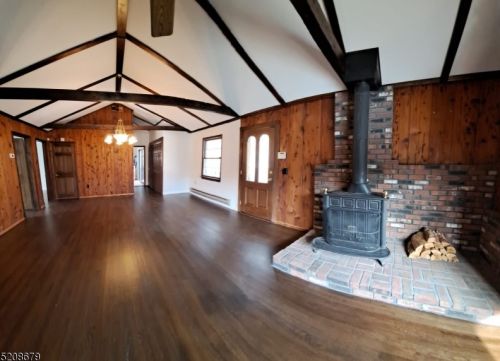 85 Lakeside Dr, Wantage NJ  07461-4360 exterior