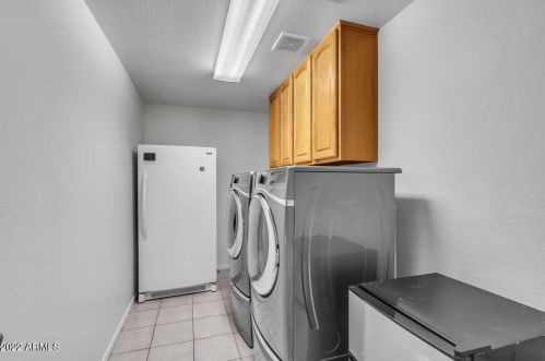 1916 Claire Dr, Phoenix AZ 85022-4106 exterior