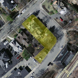 338 Lake Ave, Newton MA 02461-1253 aerial view