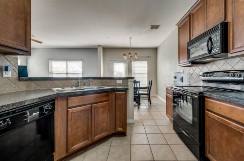 7216 Mediterranean Dr, Plano TX 75093-2137 exterior