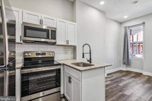 2943 Camac St, Philadelphia, PA 19133-1330