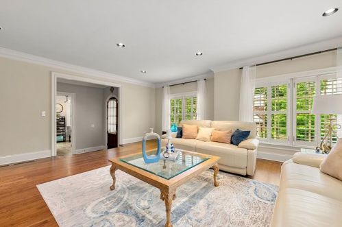 1789 Buckhead Vly Ln, Atlanta GA 30324-2795 exterior