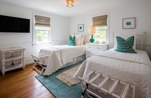 74 Ellis St, Chatham MA  02633-1881 exterior