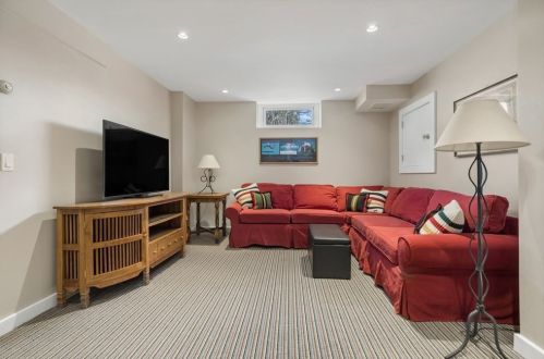 77 Windsor Rd, Newton MA 02468-1504 exterior