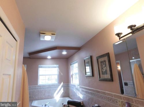 612 Schaeffer Ave, West Deptford NJ 08096-6631 exterior