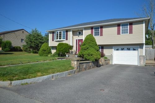 484 Joseph Dr, Fall River, MA 02720-4655