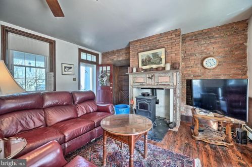 385 Springview Rd, Carlisle PA 17015-7411 exterior