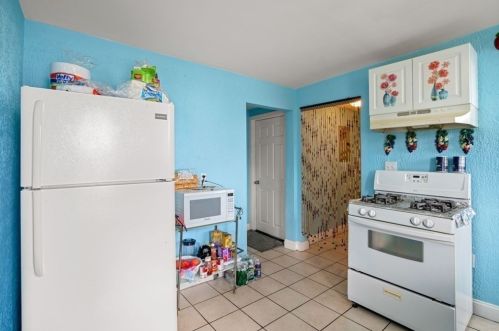 142 Marlborough St, Chelsea MA 02150-2910 exterior