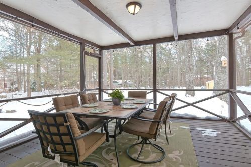 11 Robin Rd, Norfolk MA 02056-1731 exterior