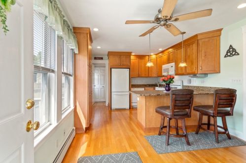 9 Hall Pl, Quincy MA 02169-4027 exterior