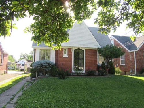 4904 1st St, Louisville, KY 40214-2302