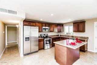 14220 37 Pl, Phoenix AZ  85050-3912 exterior