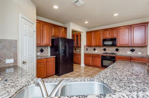 6311 Carnaby Ln, Richmond TX 77471-4588 exterior