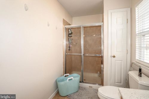 9 Canal Vw Dr, Trenton NJ 08648-1319 exterior