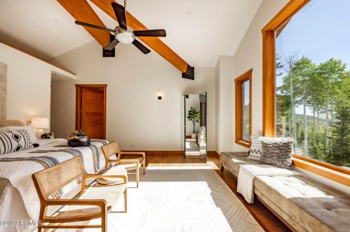 2505 Bear Holw Dr, Park City UT 84098-8524 exterior