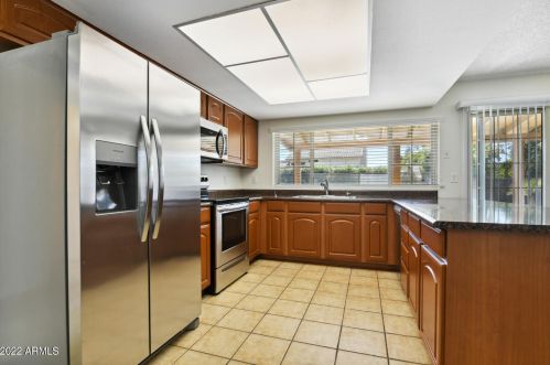 807 Country Gables Dr, Phoenix AZ  85022-3711 exterior