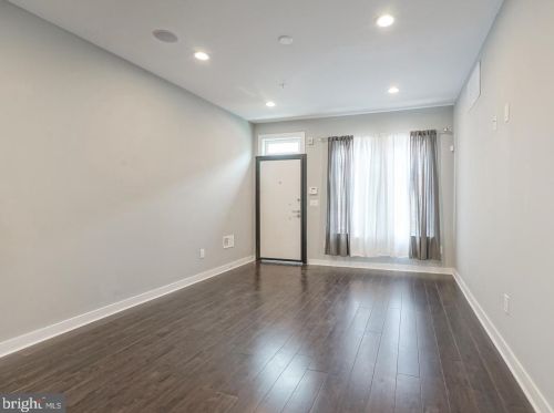 1939 6th St, Philadelphia PA  19122-2100 exterior