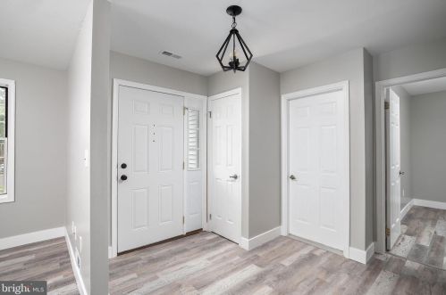 4 Willowwood Ct, Columbus NJ  08022-1025 exterior