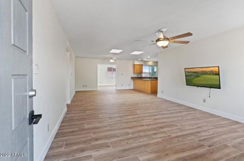 2165 Eugie Ave, Phoenix AZ 85029-1614 exterior