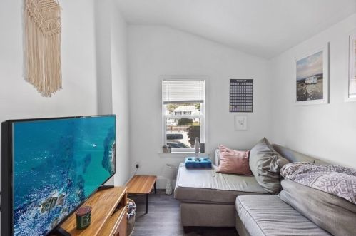 73 Barrows St, Dedham MA 02026-3050 exterior