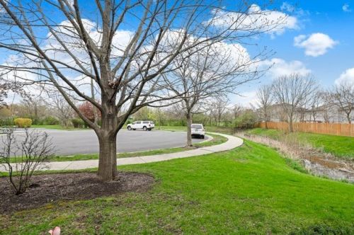 501 Goodwin Dr, Lemont IL 60440-2098 exterior