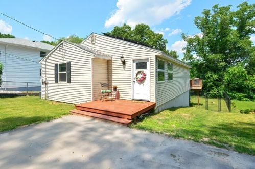 8 Gothic Ave, Worcester, MA 01606-1706