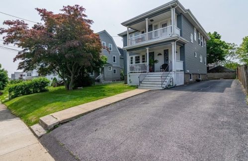 17 Bedford St, Quincy, MA 02169-1901