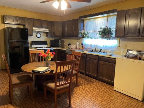 323 Purchase St, New Bedford MA 02740-5739 exterior