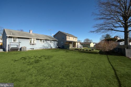 27 Jamaica Way, Trenton NJ 08610-1314 exterior