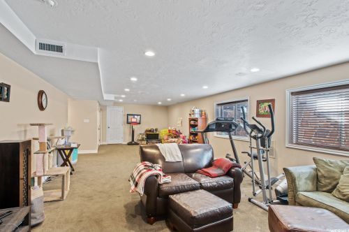 9232 Stone Ridge Cir, Sandy UT 84093-2698 exterior