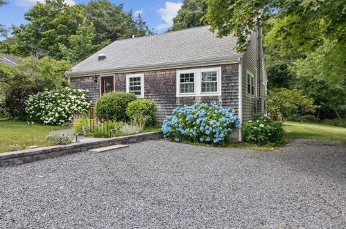 25 Elm St, Plymouth, MA 02360-1011
