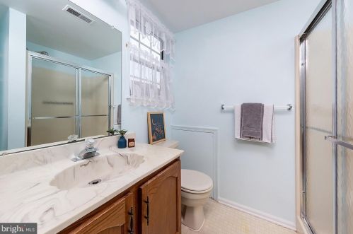 96 Lakebridge Dr, West Deptford NJ 08096-6717 exterior