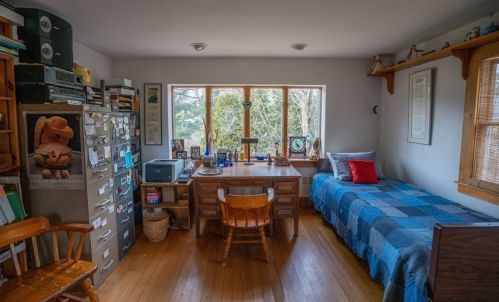 77 Mcclellan St, Amherst MA 01002-2012 exterior