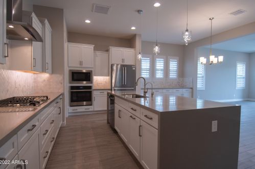 21832 32nd Pl, Phoenix AZ  85050-4802 exterior