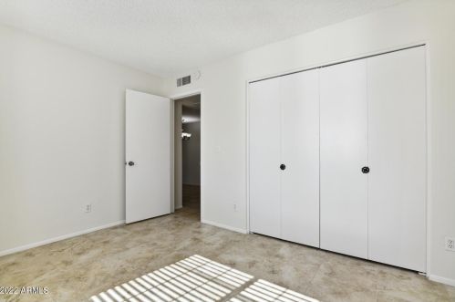 807 Country Gables Dr, Phoenix AZ  85022-3711 exterior