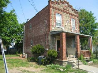 14 Louis Ave, Floral Park, NY 11003-1252