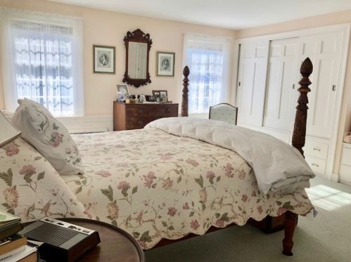 32 Old Farm Rd, Dedham MA 02026-4115 exterior