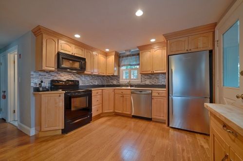 364 Green St, Weymouth, MA 02191-1717