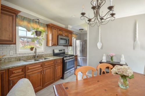 70 Spruce St, New Bedford MA 02740-5305 exterior