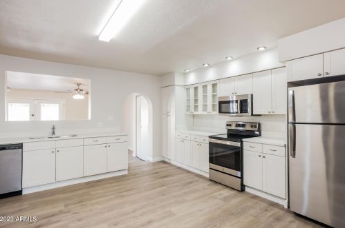 2708 Acoma Dr, Phoenix AZ  85032-4900 exterior