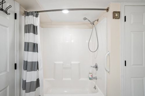 181 Floral St, Shrewsbury MA  01545-3246 exterior