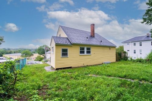 17 Ives St, Worcester MA  01603-2614 exterior