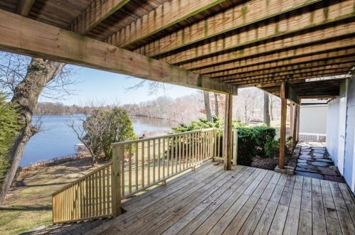 16 Mystic Bank, Arlington MA  02474-1208 exterior