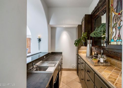 2020 Bethany Home Rd, Phoenix AZ 85014-2434 exterior