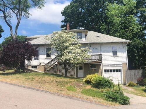 131 Riverside Dr, Dedham MA  02026-6930 exterior