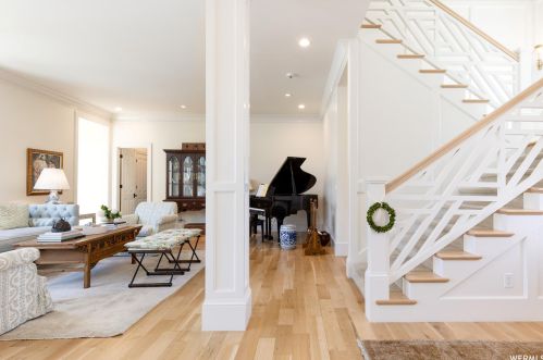 1918 Siesta Dr, Sandy UT 84093-6139 exterior